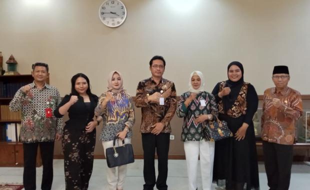 With Magelang Regent Grengseng Pamuji